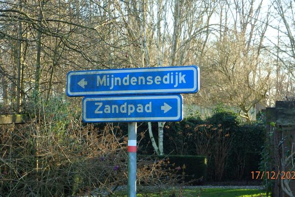 afbeelding-5-51-straatnaambordjes-mijndensedijk-en-zandpad176BABA9-9520-D6DF-32D6-4813BBDBCC2C.jpg