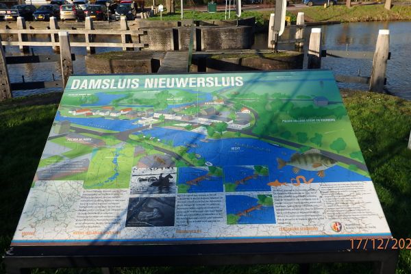 afbeelding-5-54-informatiebord-over-de-damsluis-van-nieuwersluis19561120-647A-C514-AC77-3F16DA6240A0.jpg
